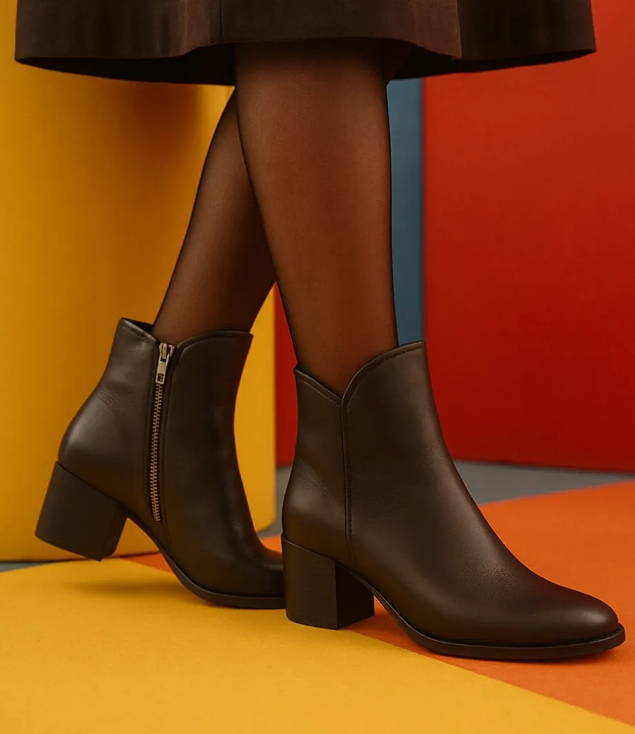 Mockas Black Leather