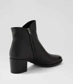 Mockas Black Leather