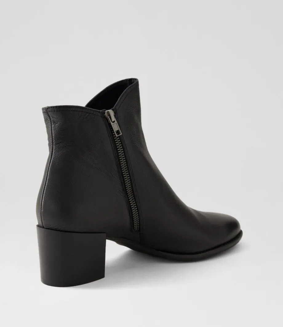 Mockas Black Leather